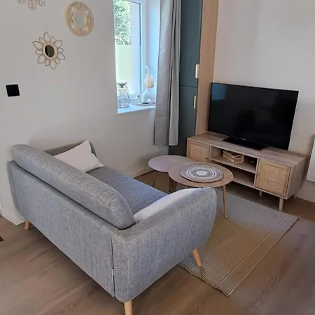 Nyaraló Charmante Maison Avec Petit Jardin *